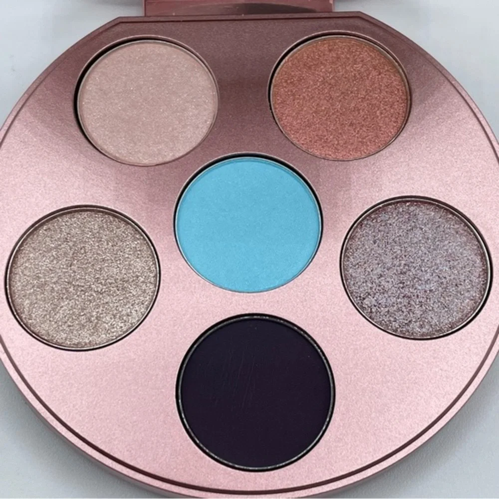 Mac 2022 Limited Holiday Eye Love Surprises Regal Rose 6 Pan Eyeshadow‎ Pallet